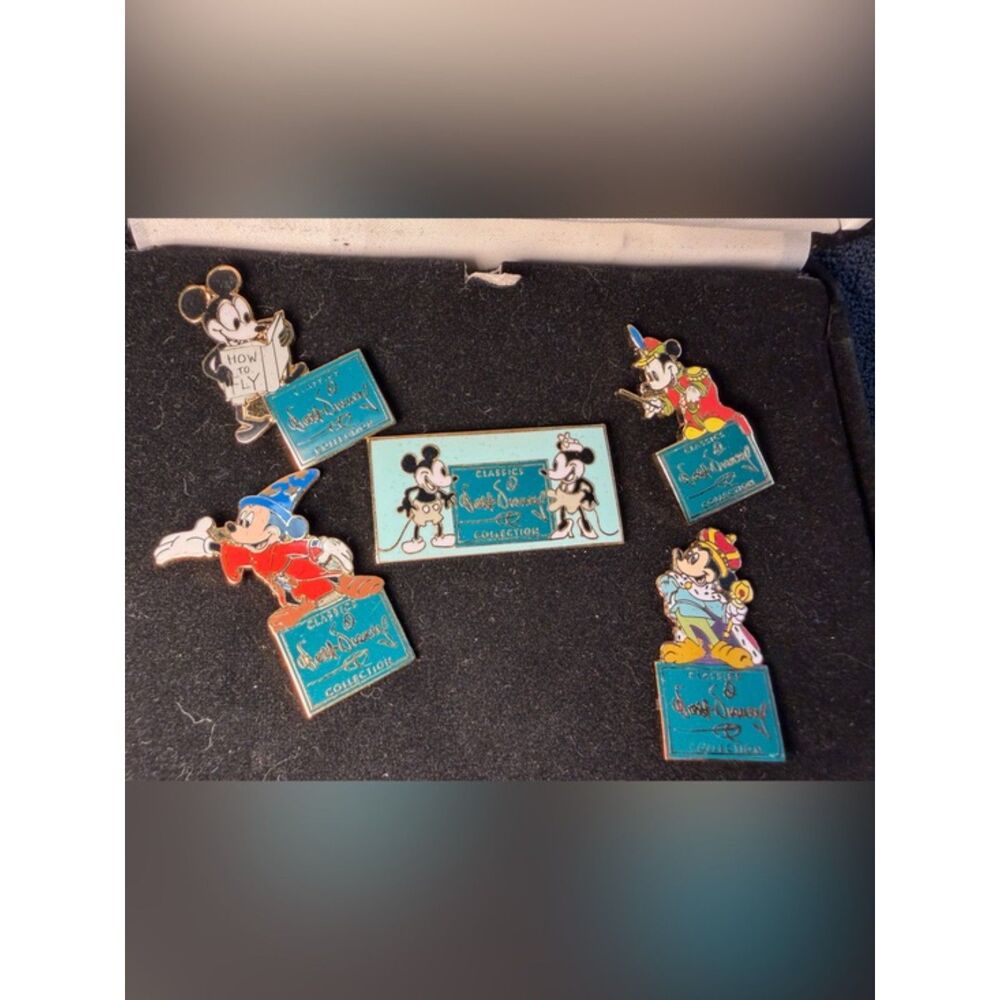 Disney WDCC Mickey Mouse Through the Years Pin Set